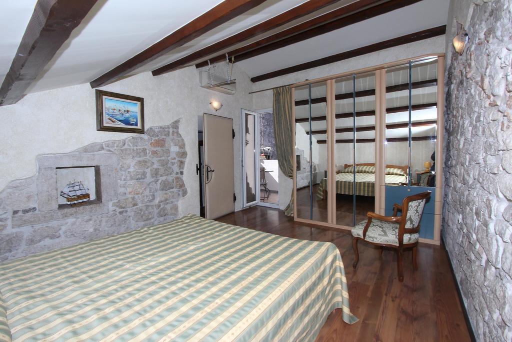 Apartment Midea Rovigno Esterno foto