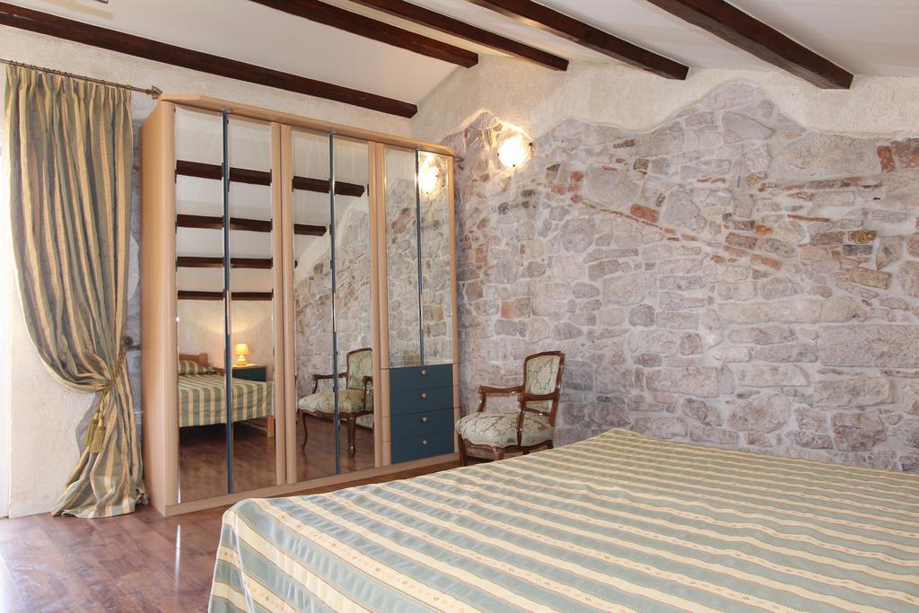 Apartment Midea Rovigno Esterno foto